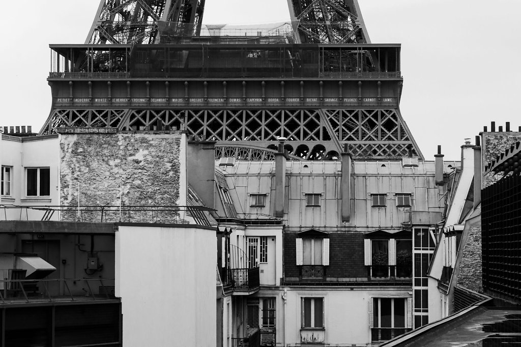 "Monte là dessus, tu verras Montmartre!"